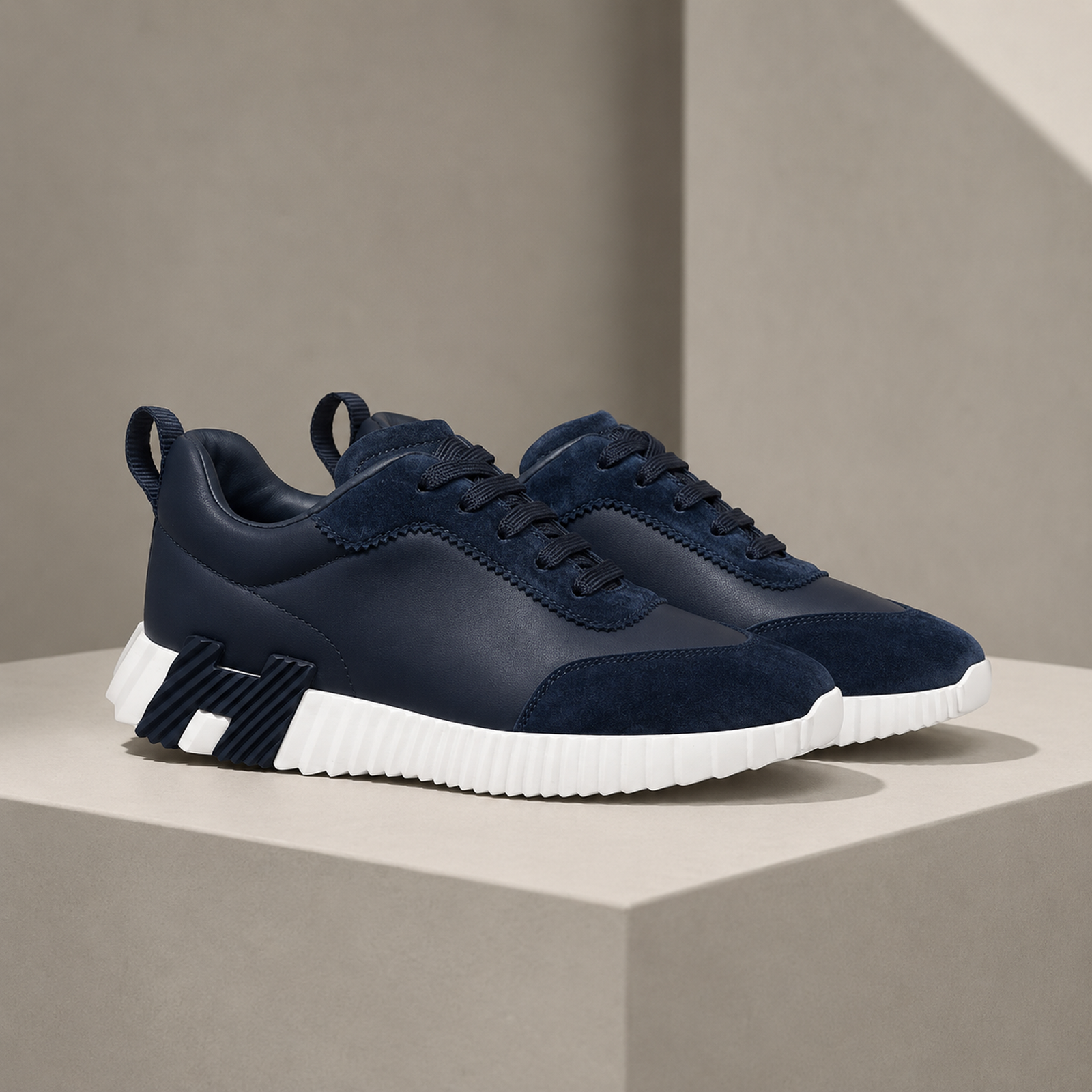 Hermes Bouncing Navy White studio
