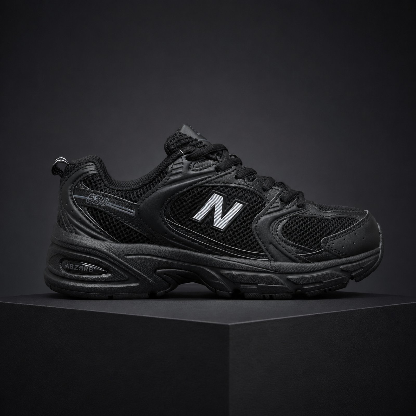 New Balance 530 Triple Black studio