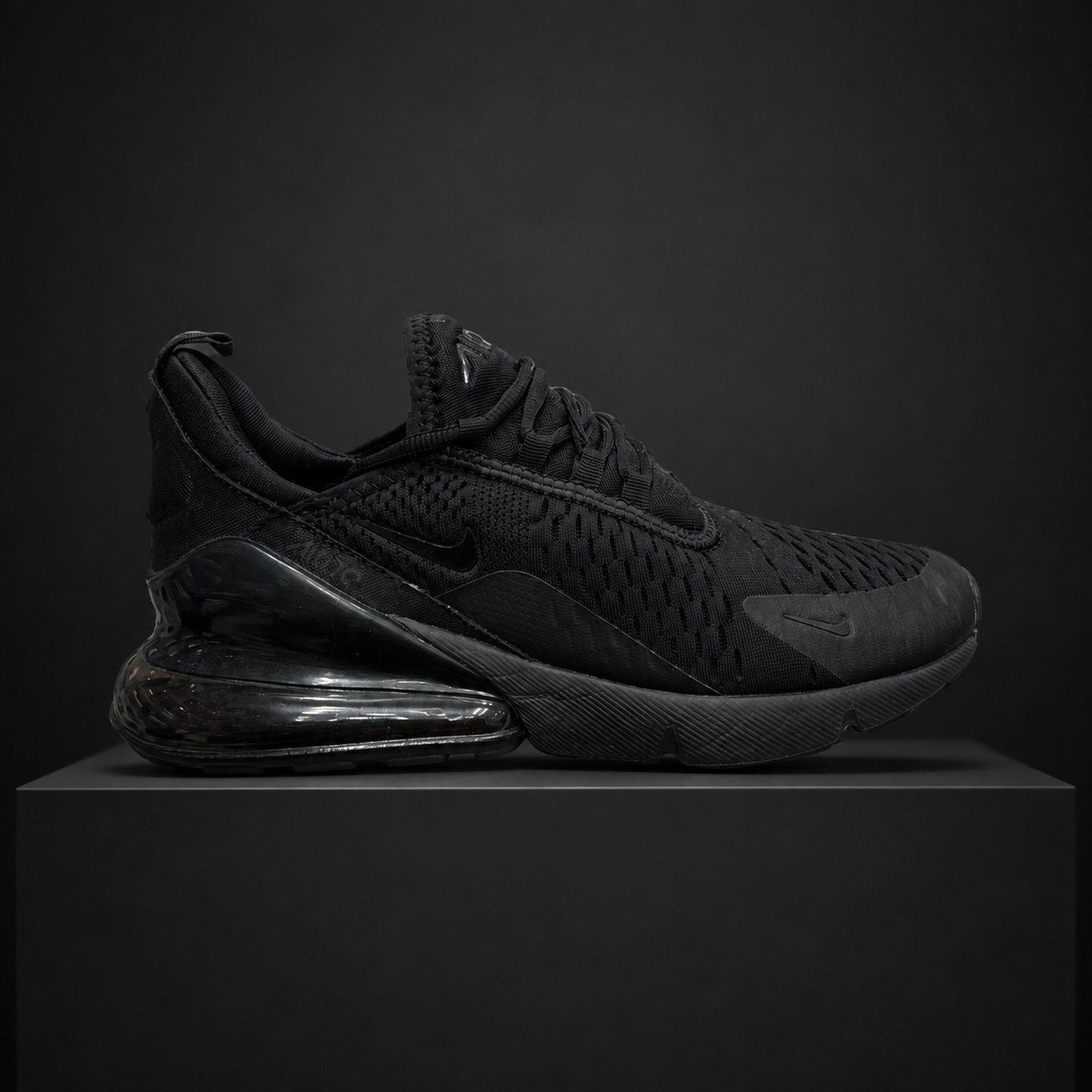 Nike Air Max 270 Triple Black studio