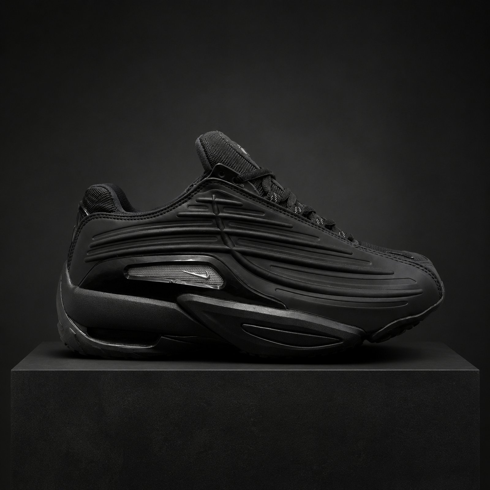 Nike Air Max Drift Triple Black studio