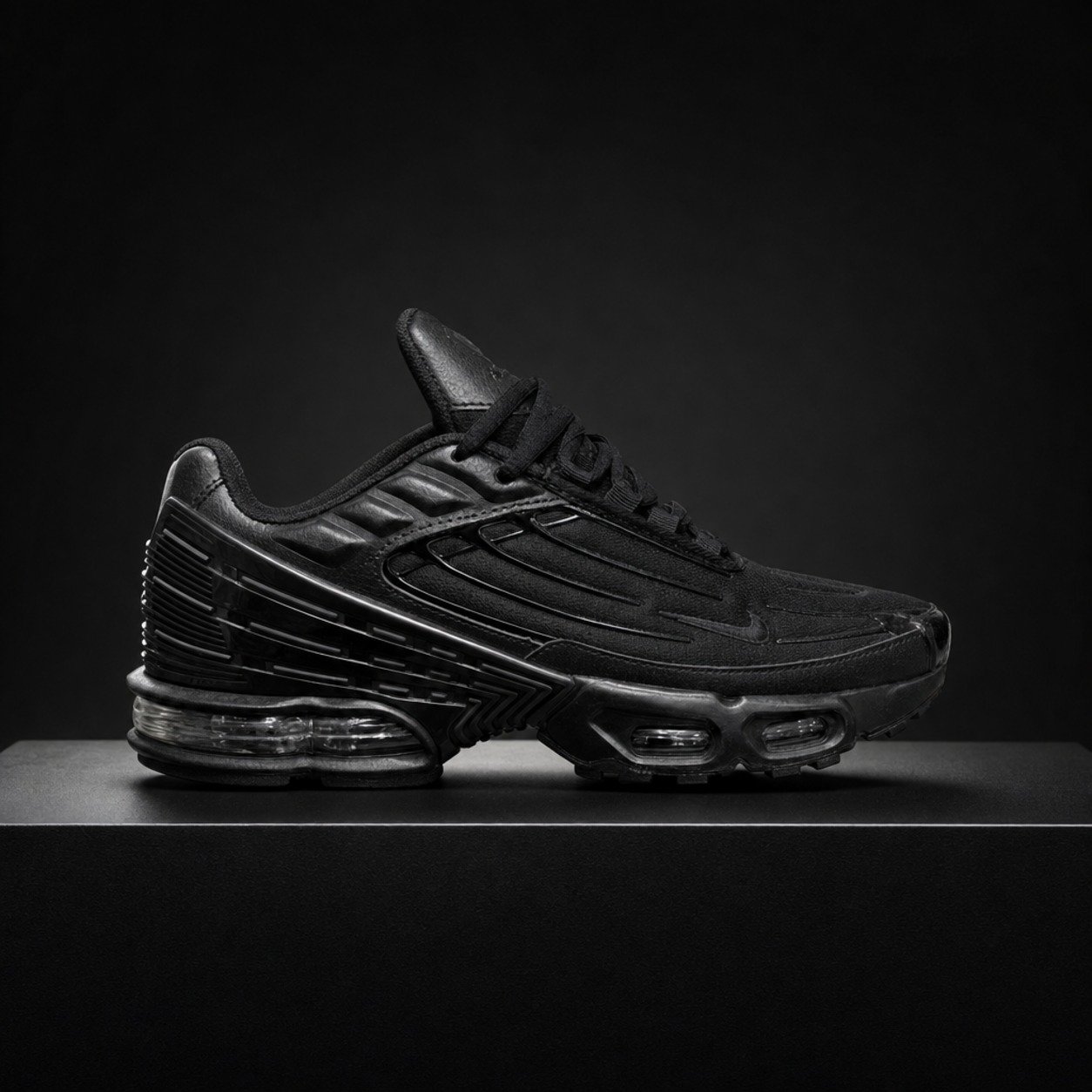Nike Air Max Plus 3 Triple Black studio