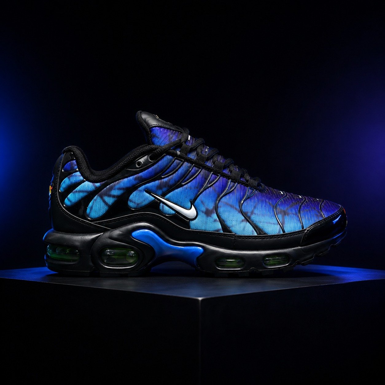 Nike Air Max Plus TN Hyper Blue studio