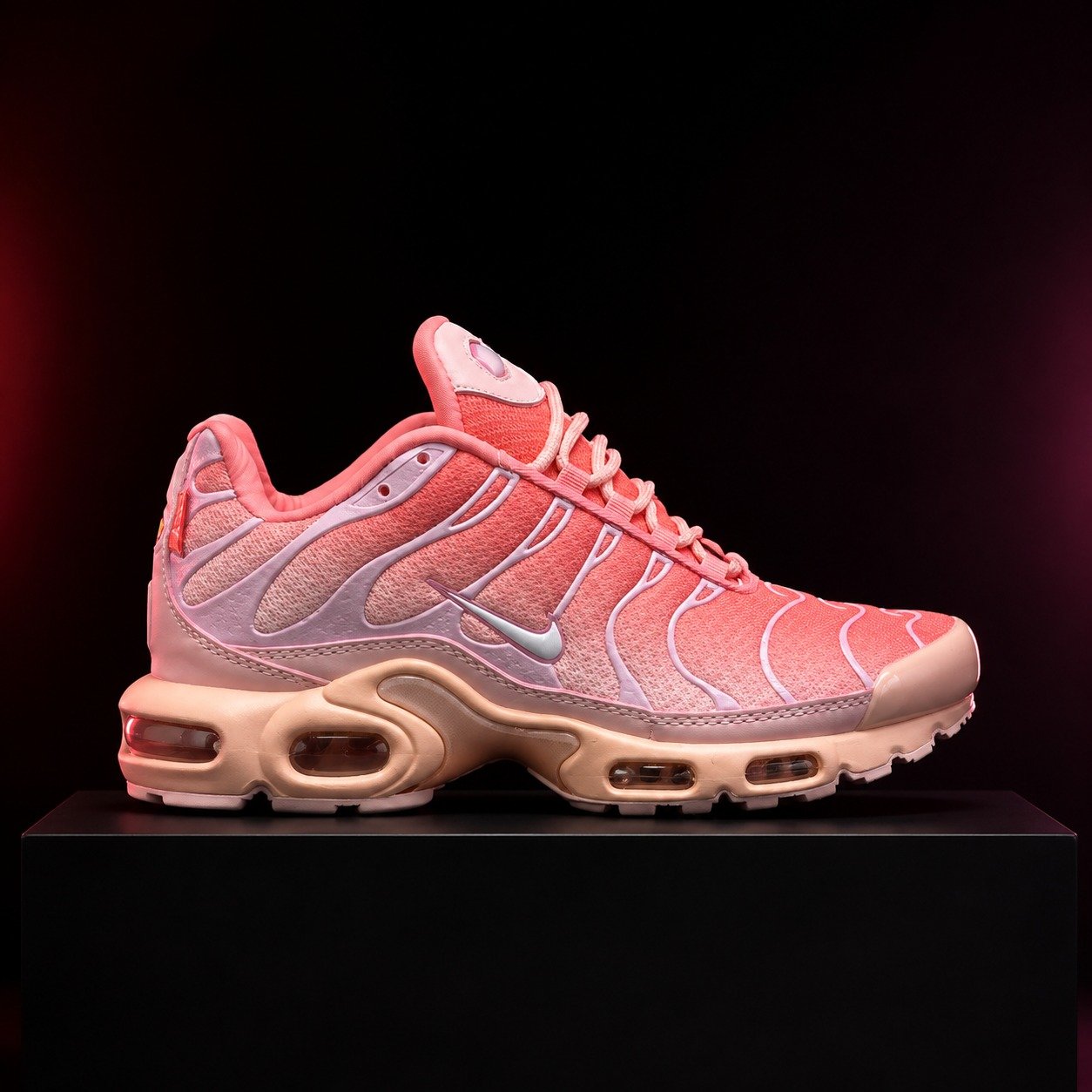 Nike Air Max Plus TN Pink Coral studio