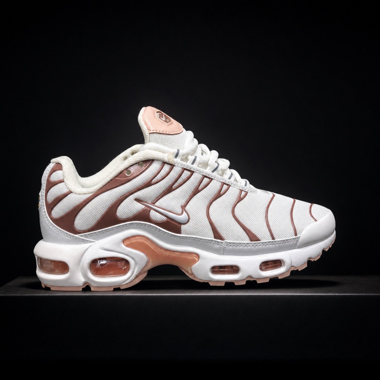 Nike Air Max Plus TN White Rose Gold studio