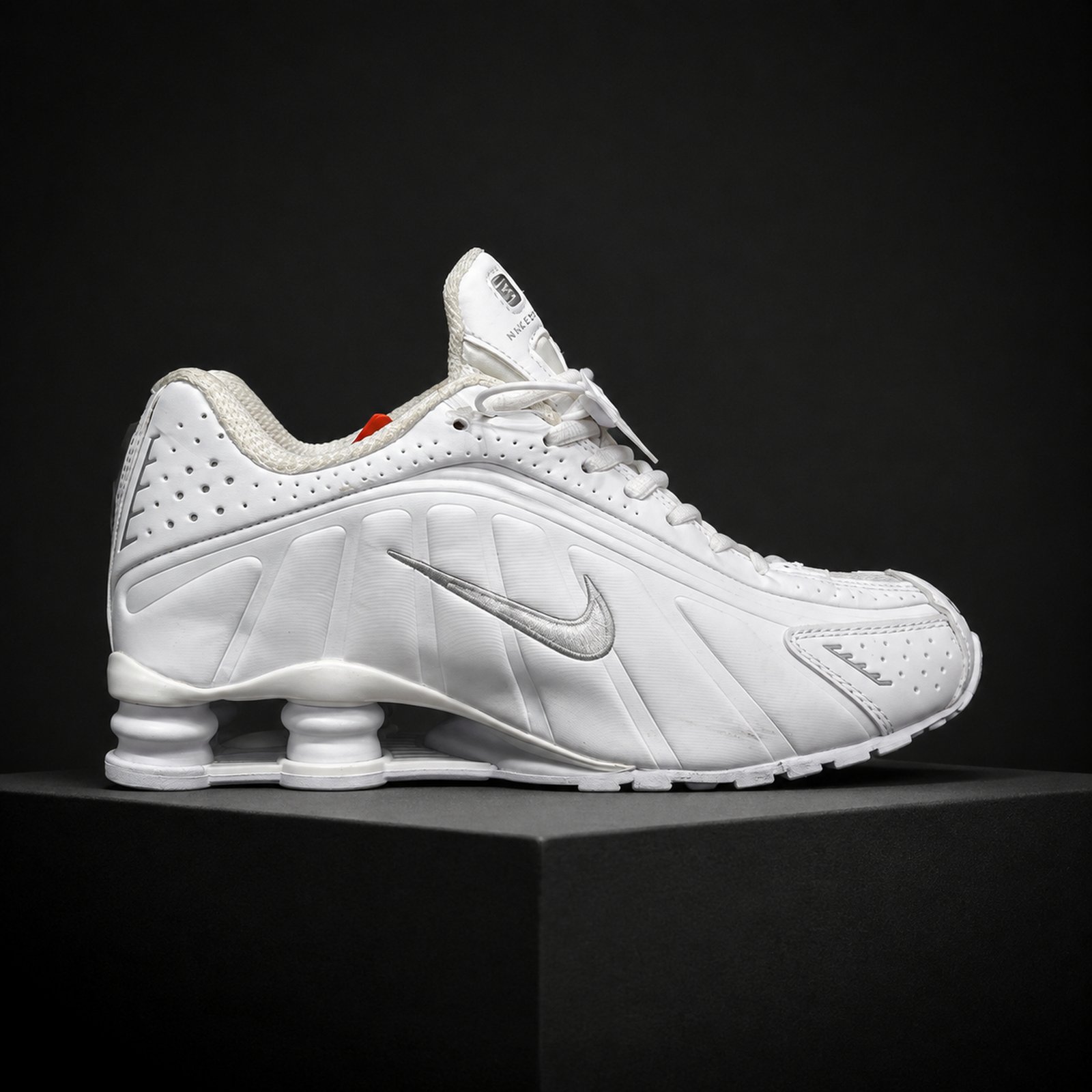 Nike Shox R4 White Silver studio